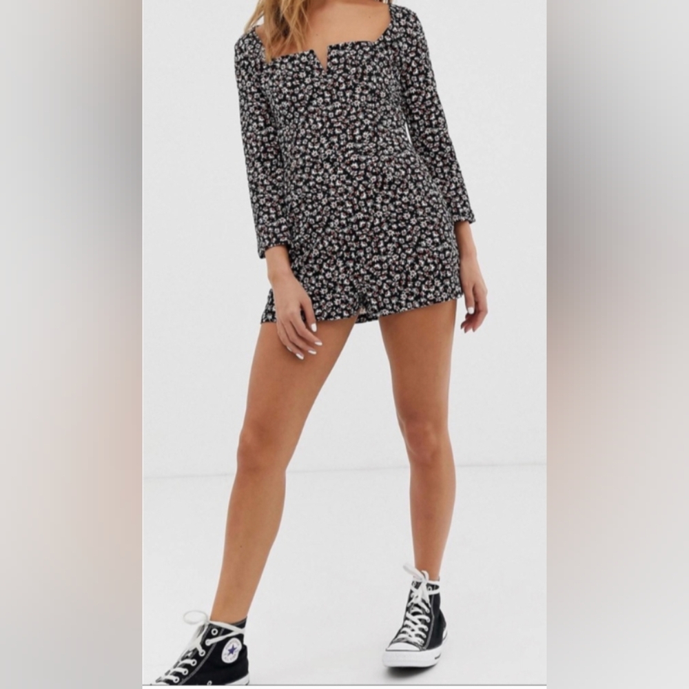Bershka Notch Front Romper Playsuit Daisy Floral Print 3/4 Sleeves- XS